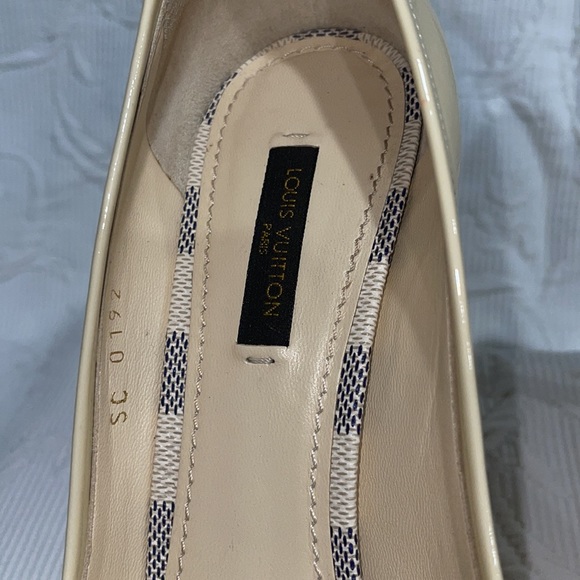 Cream Patent Leather Damier Azur Damia Peep-toe Size 38 Pumps - Picture 6 of 6